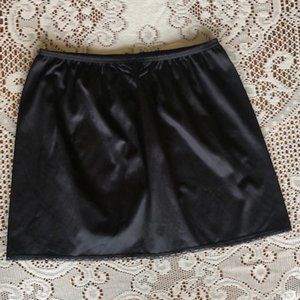 14" Black Slip - Medium